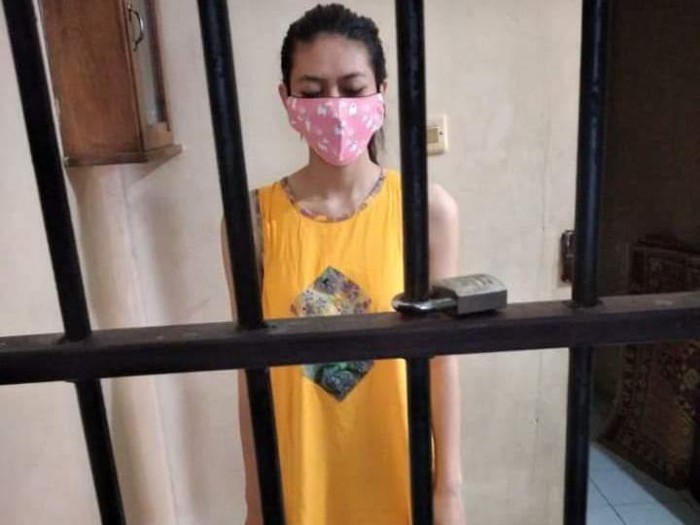 Viral Foto Nani Peracik Takjil Sianida Dasteran dalam Sel Tahanan