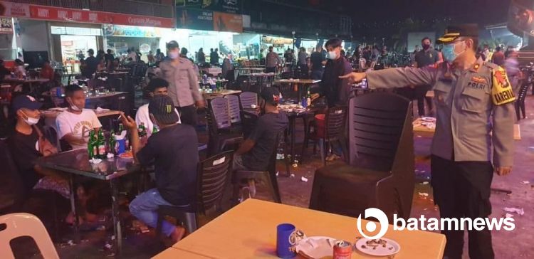 Polresta Barelang Tertibkan THM dan Foodcourt yang Langgar Prokes