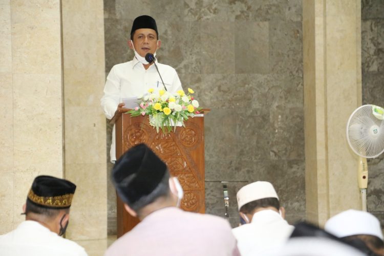 Gubernur Ansar Salat Idul Fitri di Pantai Piwang Natuna