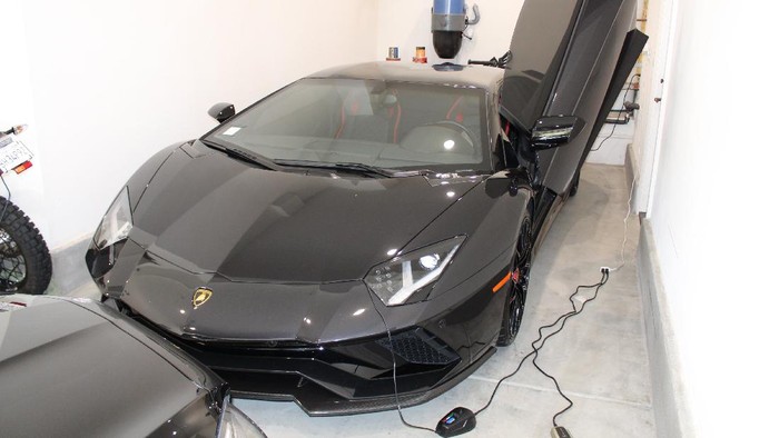 Keterlaluan! Dana Bantuan Covid Dipakai Traveling dan Beli Lamborghini