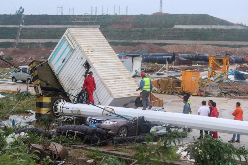 Amukan Angin Tornado Tewaskan 12 Orang di China