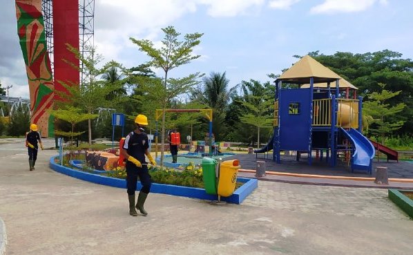 Covid Merebak, Masjid Hingga Taman Bermain Anak di Natuna Disemprot Disinfektan