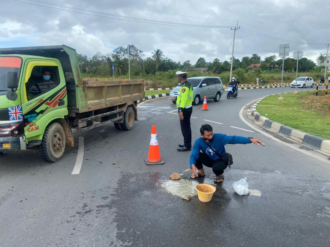 Jokowi Mau Datang, Jalan Rusak di Bintan Tiba-tiba Langsung Diperbaiki
