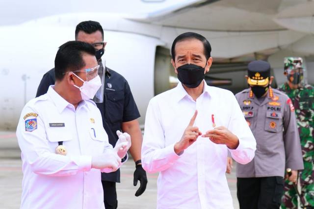 Tiba di Kepri, Jokowi Tinjau Vaksinasi Massal dan Beri Arahan Penanganan Pandemi