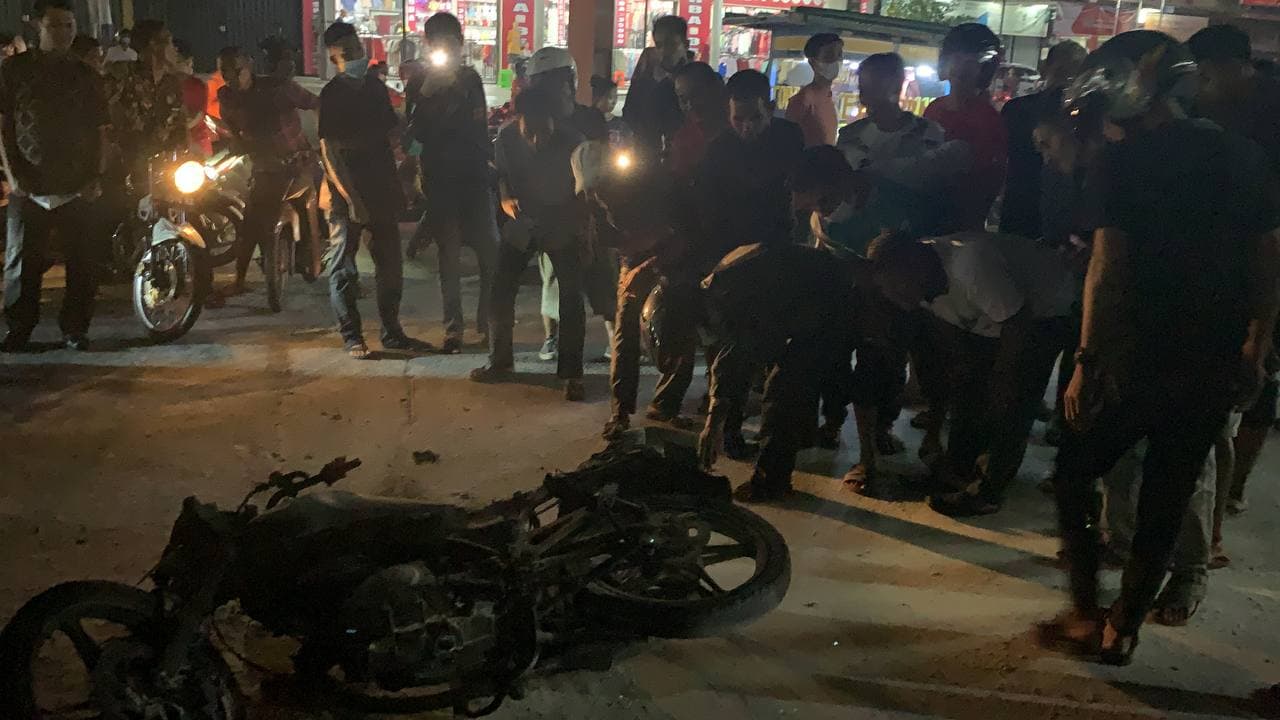 Motor Terbakar di Karimun Ramai Difoto-foto Pelatnya, Warga: Kode Alam!Â 