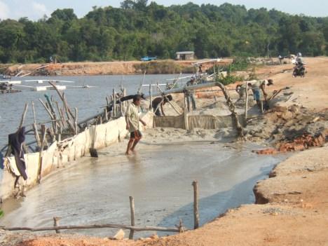 5 Penambang Pasir Ilegal di Belakang Mapolda Kepri Jadi Tersangka