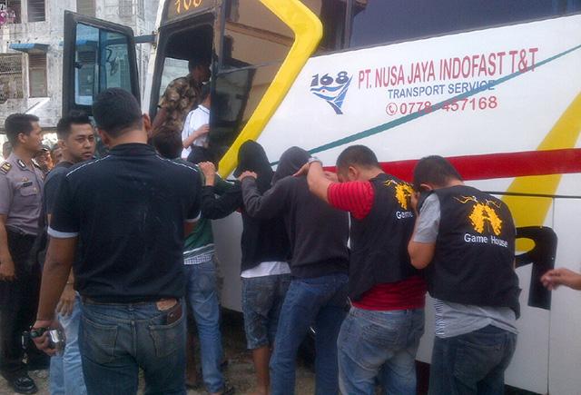 Puluhan Pemain dan Karyawan Gelper Diangkut Pakai Bus Pariwisata