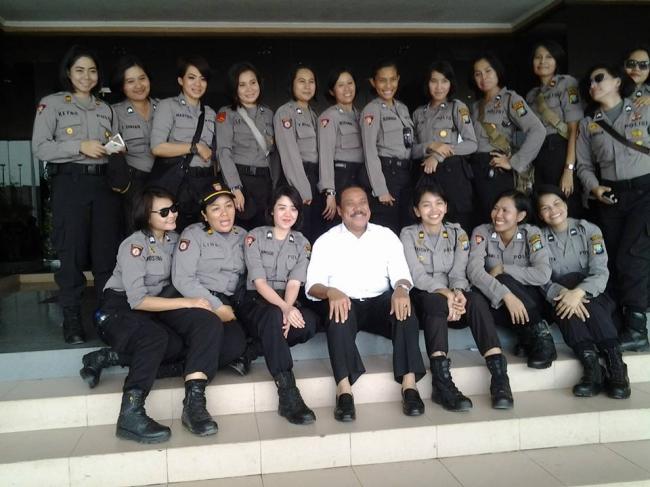 Wow, Foto Wali Kota Ahmad Dahlan Bersama Sejumlah Wanita Cantik Beredar 