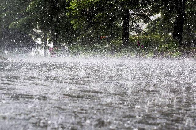 Info Prakiraan Cuaca: Hujan Intensitas Sedang-Lebat Guyur Batam