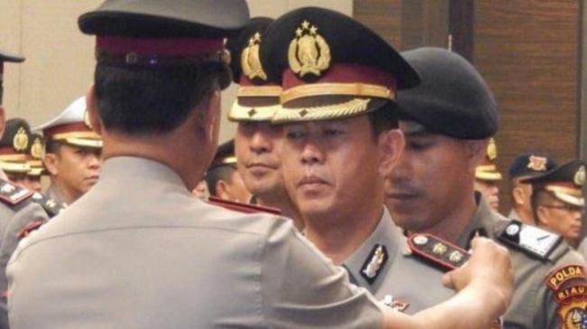 Kapolres Kampar Tepergok Ngobrol, Kapolri: Copot Sebelum Ayam Berkokok