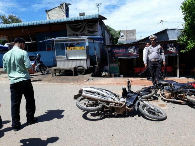 Brakk.. Dua Pemotor Laga Kambing di Simpang Kabil, Satu Tewas