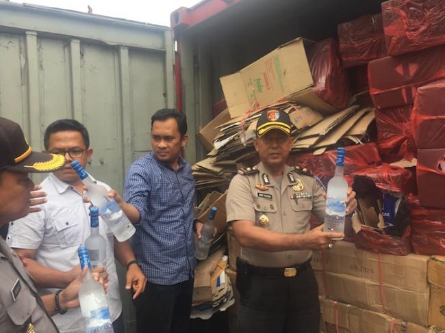Terungkap Isi Lima Kontainer Tangkapan Polres Bintan