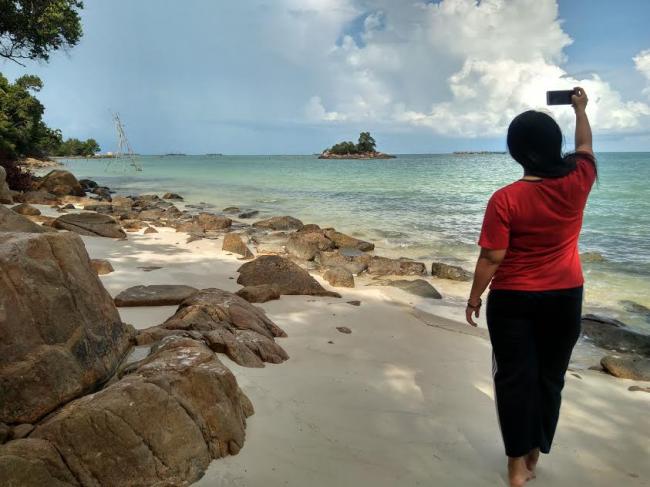 Menikmati Indahnya Pantai Moyang Lingga