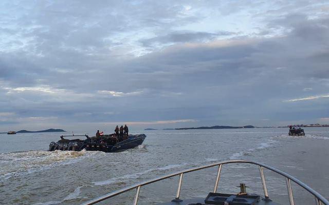 Penyelundup Miras dan Rokok Tabrakkan Speedboat ke Kapal Patroli BC