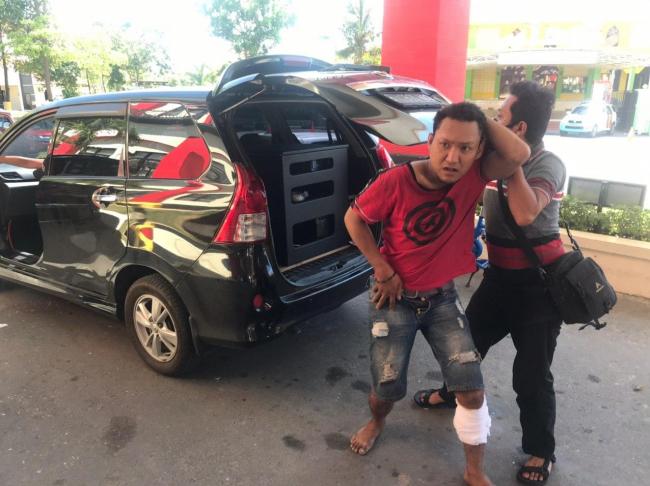 Dor! Polisi Tembak Buron Pencuri Spesialis Pecah Kaca Mobil 