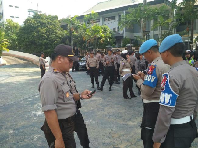 Puluhan Polisi Siaga Hadapi Demo Mahasiswa di Pemko Batam