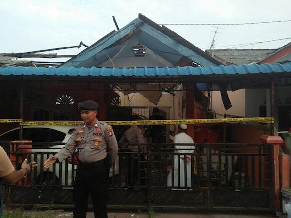 Dua Rumah Hancur Kena Ledakan, Ini Dugaan Penyebabnya