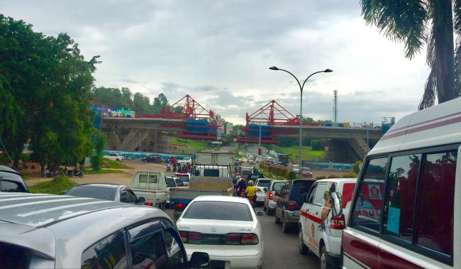 Macet Parah dan Hujan Lebat,  Penutupan Simpang Jam Ditunda?