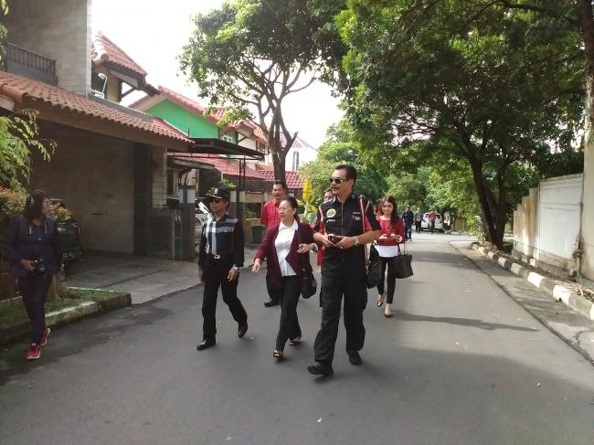Suryo Jalan Kaki ke TPS