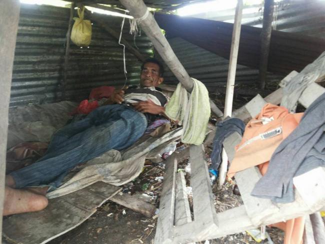 Menyedihkan, Warga Miskin di Karimun Ini  Tidur di Gubuk Reot dan Beralas Terpal