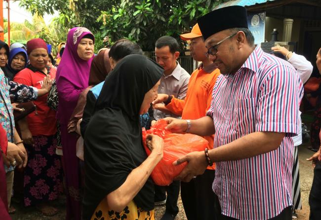 Pemko Tanjungpinang Salurkan Barang Hibah Tangkapan Bea Cukai ke Masyarakat