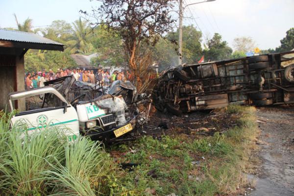 4 Orang Tewas, Belasan Luka-luka Akibat Tabrakan Bus di Sumut
