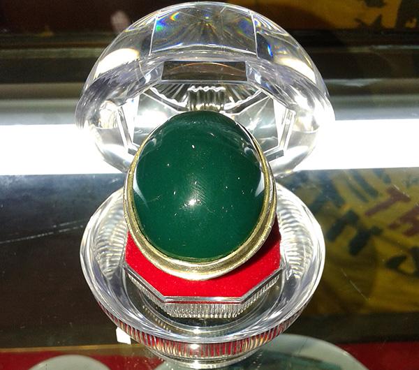 Ini Penampakan Batu Bacan Seharga Rp300 Juta di Batam