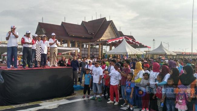 Jalan Sehat dan Senam Zumba di Karimun Berlangsung Meriah