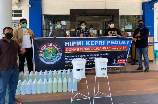 HIPMI Kepri Beri Hand Sanitizer hingga Tempat Cuci Tangan untuk RSUD Bintan