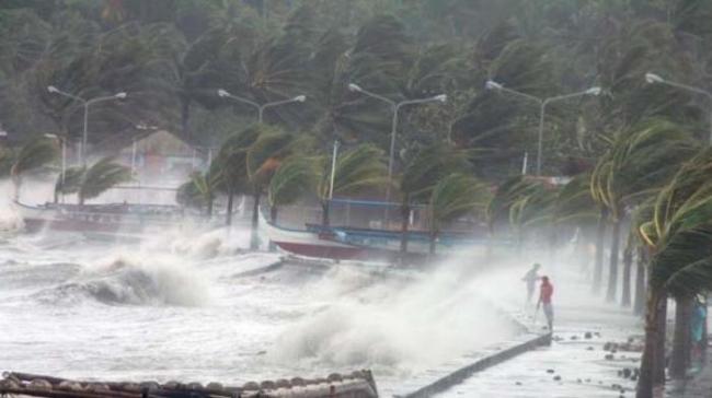 Badai, Banjir dan Longsor Kepung Kota Padang, Tiga Orang Jadi Korban  