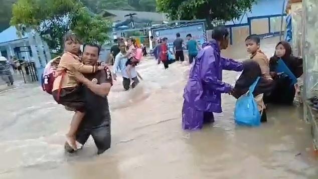 149 Bangunan di Tambelan Rusak Akibat Banjir dan Longsor