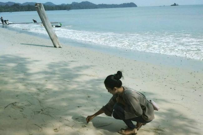 Pesona Mempanak, Pantai Indah di Timur Pulau Lingga