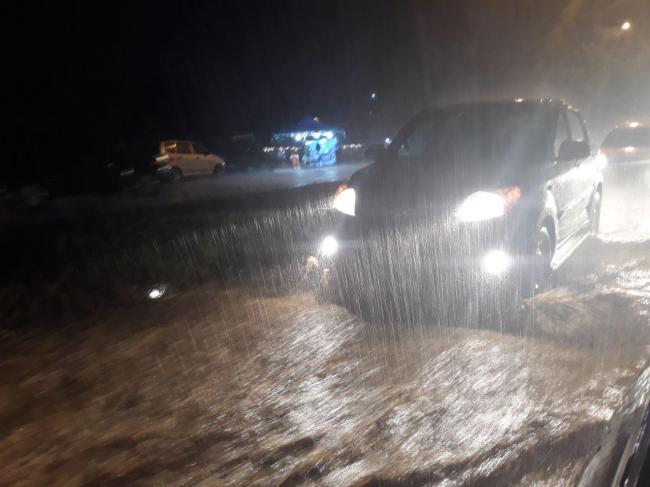 Warga Heran, Jalan Baru Dibangun Tergenang Banjir