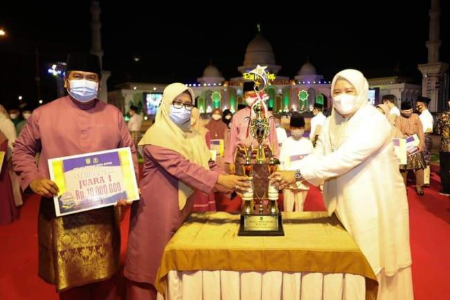 Kafilah Batam Kota Juara Umum STQ VIII Kota Batam
