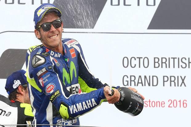Pernah Mengecewakan, Rossi Pastikan Hingga Pensiun di Yamaha   