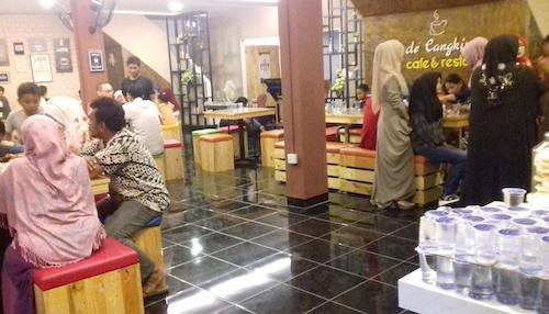 Cafe De Cangkir, Jadikan Pelanggan sebagai Sahabat