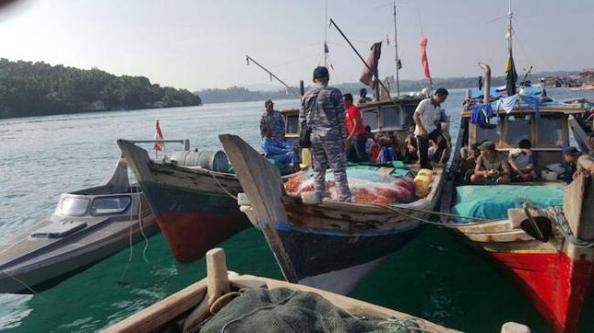 Nelayan Lingga Stop Melaut