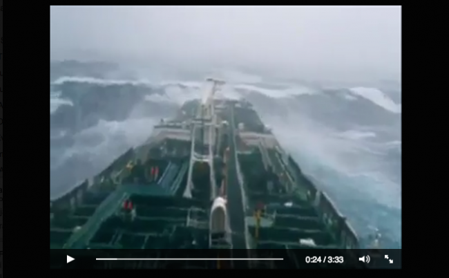 [VIDEO] Gelombang 10 Meter Mengerikan di Samudera Pacific Hantam Kapal Tanker
