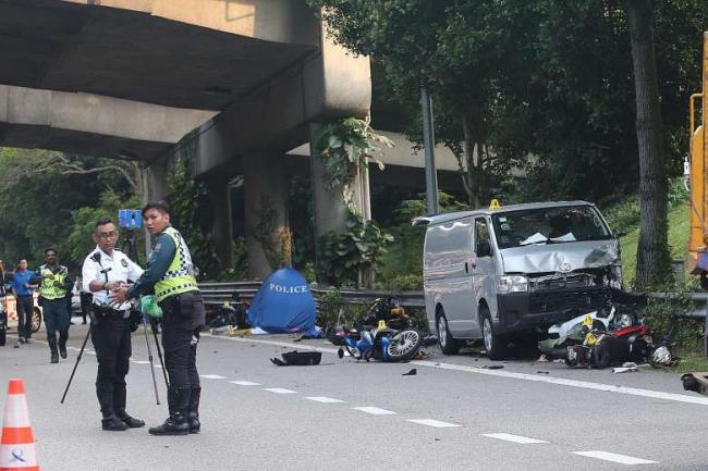 Mobil Tabrak 9 Motor di Singapura, Dua Orang Tewas, 6 Luka-luka