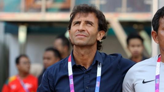 Dilema Luis Milla, Dipecat atau Bertahan?