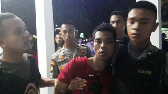 Jatuh Masuk Selokan, Maling Motor Ini Kena Hajar