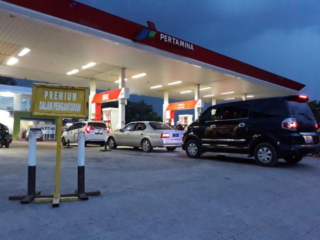 Kendati Ditunda, Warga Pasrah Jika Premium Naik, SPBU di Batam Siap-siap
