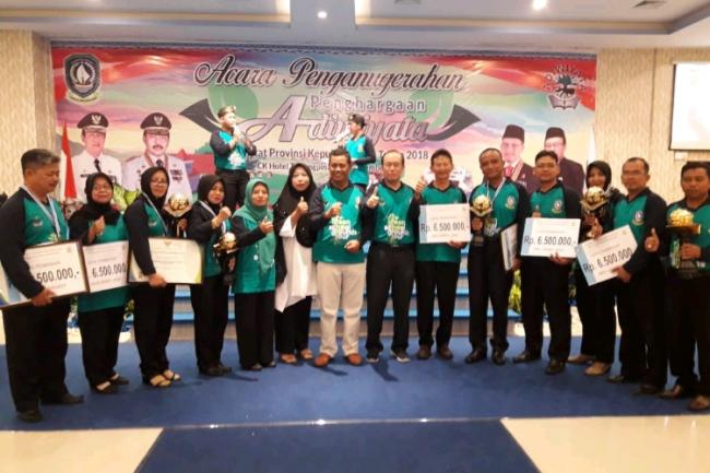 12 Sekolah di Lingga Terima Predikat Adiwiyata 2018