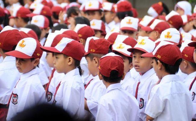 6.600 Siswa SD dan SMP di Bintan Dapat Perlengkapan Sekolah Gratis