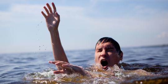Usai Pesta Miras Langsung Berenang di Pantai Pelawan, Usup Ditemukan Tewas 