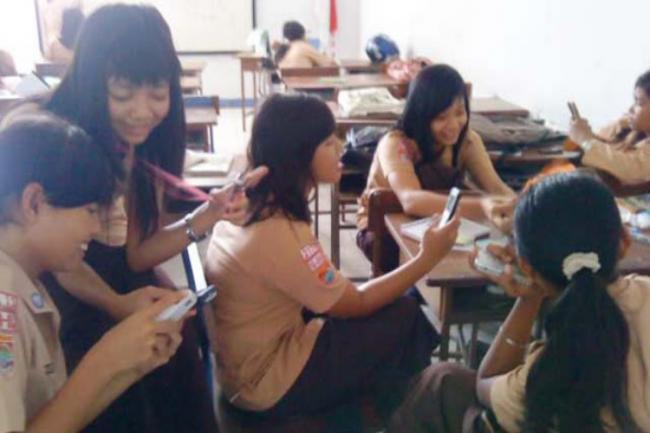 Pelajar di Lingga Dilarang Keras Bawa Handphone ke Sekolah