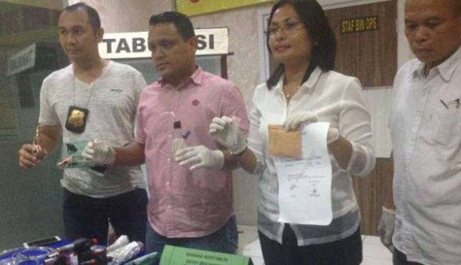 Polisi Temukan Alat Bantu Seks dan Senpi dari Rumah Gatot Brajamusti 