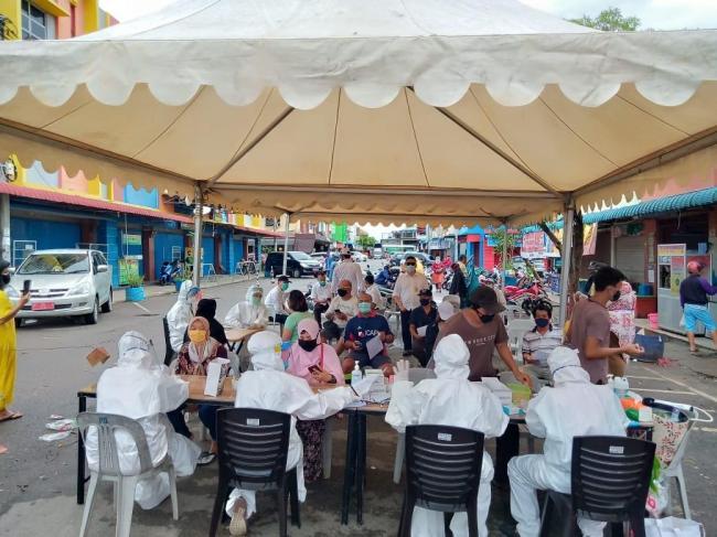 Hasil Rapid Test di Pasar Mega Legenda, Lima Orang Jalani Tes Swab