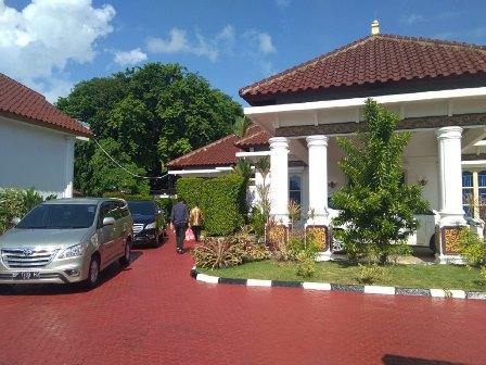 Tim KPK Sempatkan Santap Siang di Sela Geledah Rumah Dinas Gubernur Kepri