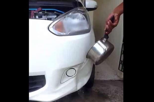 Bumper Mobil Penyok? Cukup Siram Air Panas  